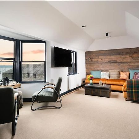 פאלמות' Stunning Waterfront Apartment With Spectacular Views & Parking At 'Captains Loft' מראה חיצוני תמונה