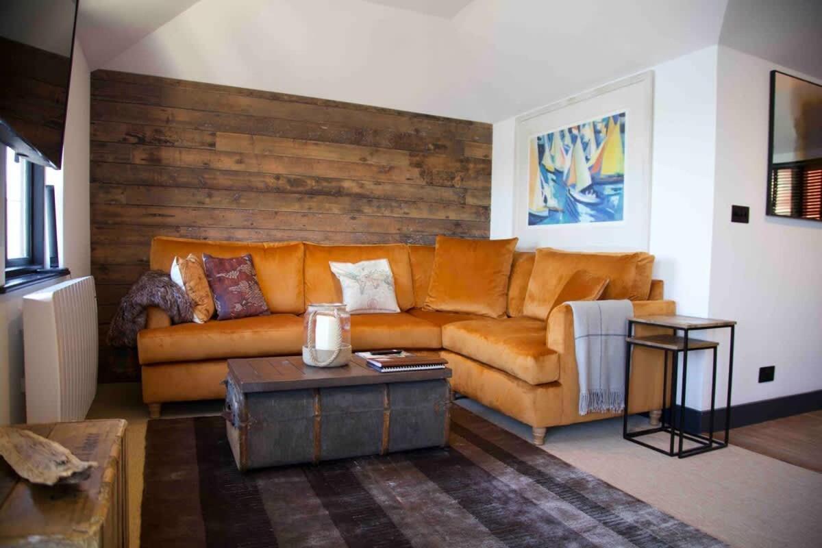 פאלמות' Stunning Waterfront Apartment With Spectacular Views & Parking At 'Captains Loft' מראה חיצוני תמונה