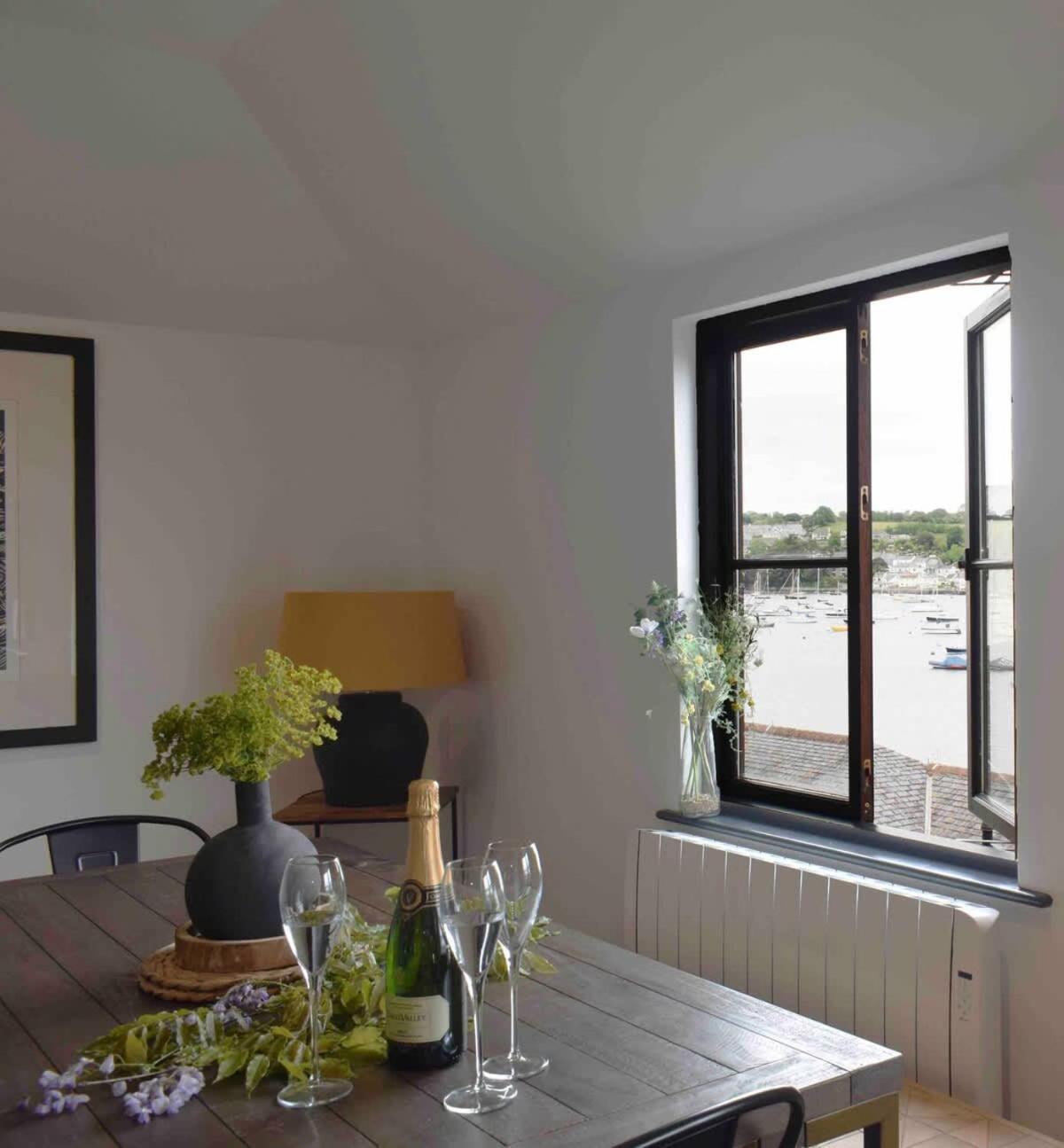 פאלמות' Stunning Waterfront Apartment With Spectacular Views & Parking At 'Captains Loft' מראה חיצוני תמונה