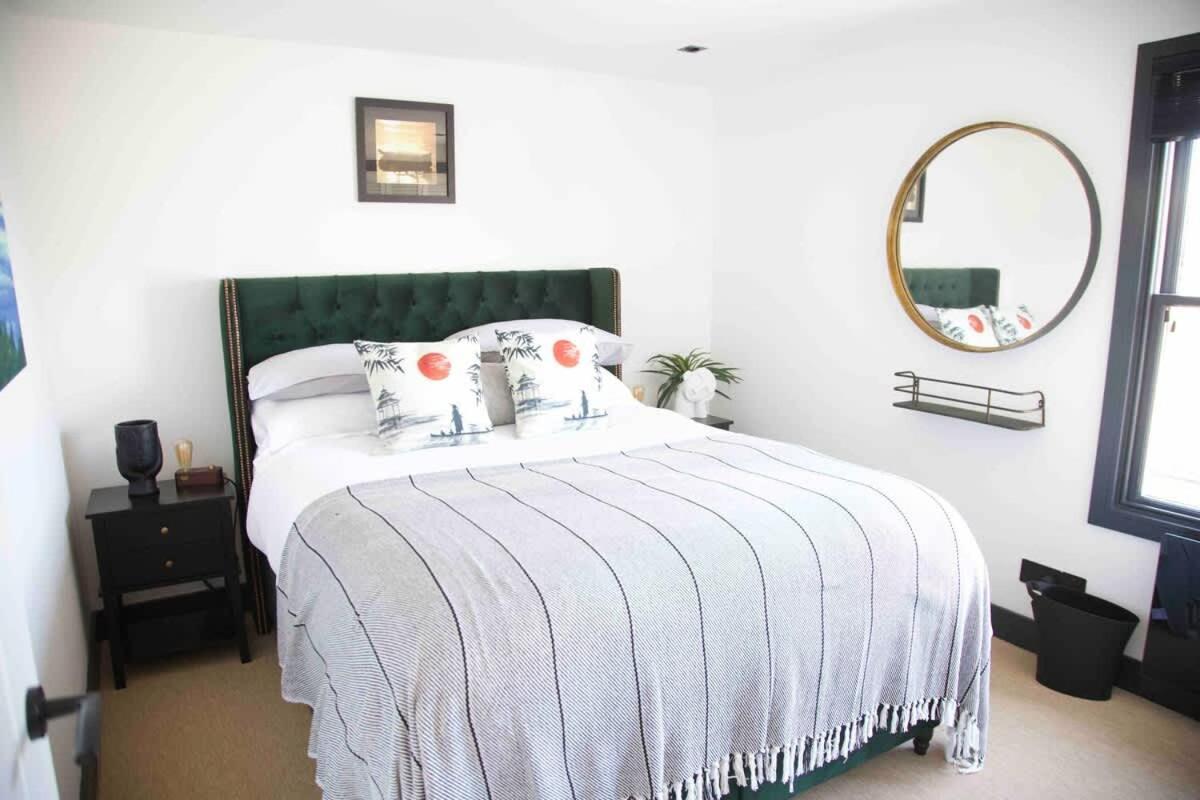 פאלמות' Stunning Waterfront Apartment With Spectacular Views & Parking At 'Captains Loft' מראה חיצוני תמונה