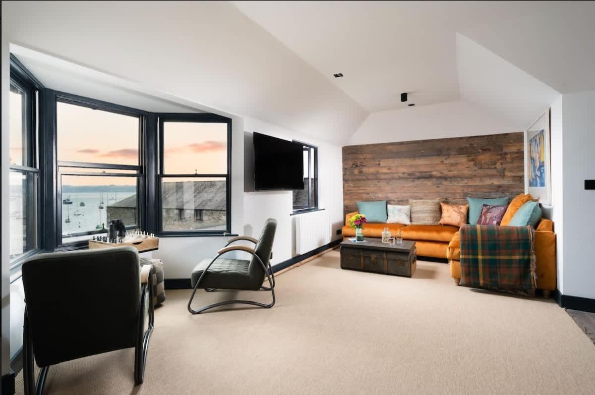 פאלמות' Stunning Waterfront Apartment With Spectacular Views & Parking At 'Captains Loft' מראה חיצוני תמונה