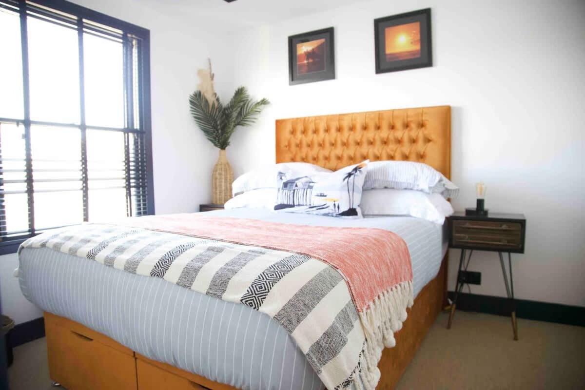 פאלמות' Stunning Waterfront Apartment With Spectacular Views & Parking At 'Captains Loft' מראה חיצוני תמונה